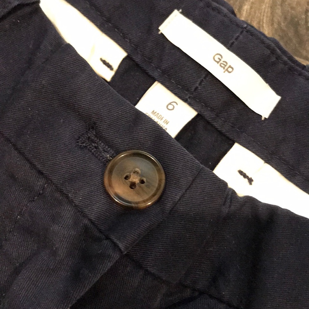 GAP shorts - Picture 3 of 4